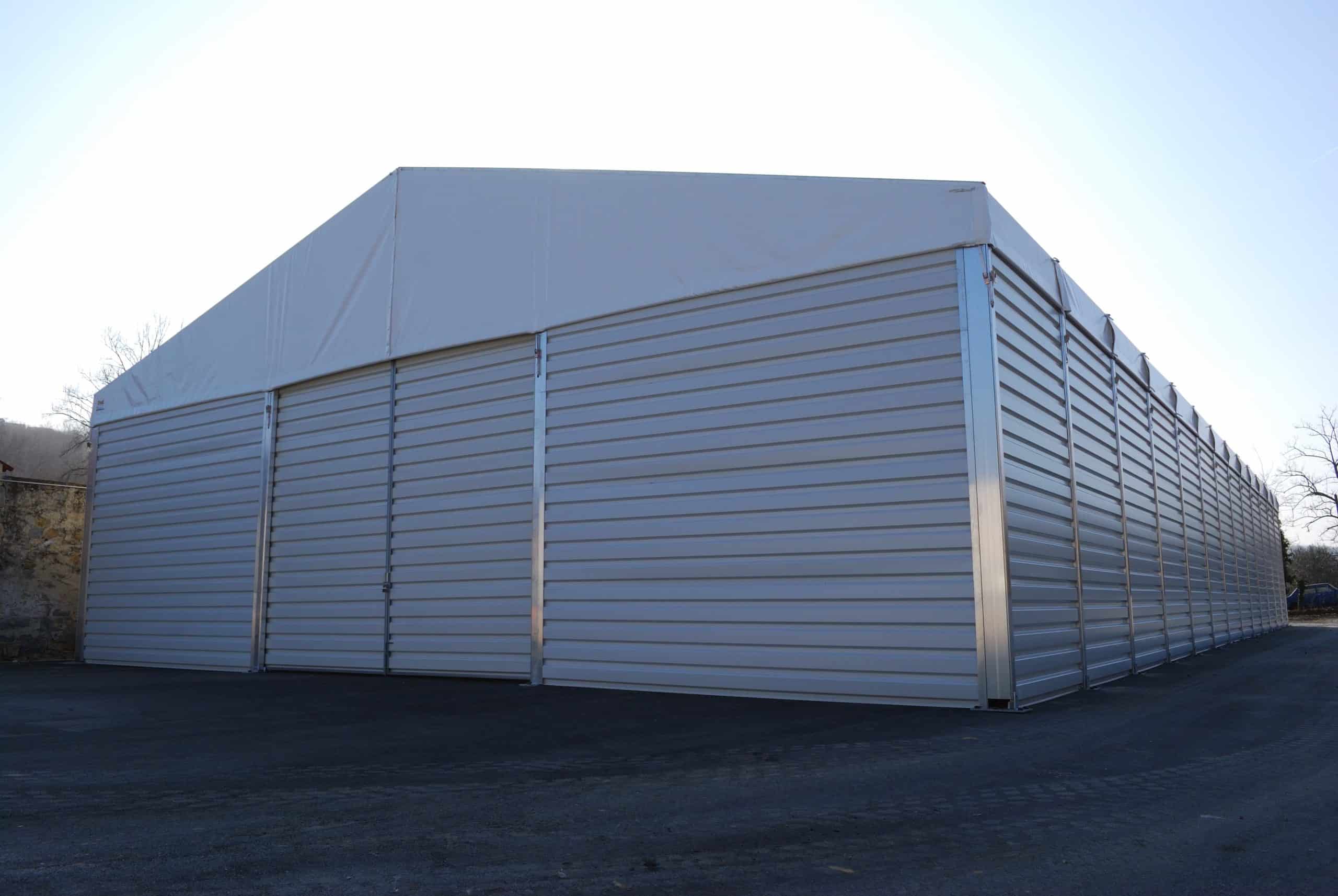 Lagerzelt LB 15 mit Trapezblechwänden und Schiebetor